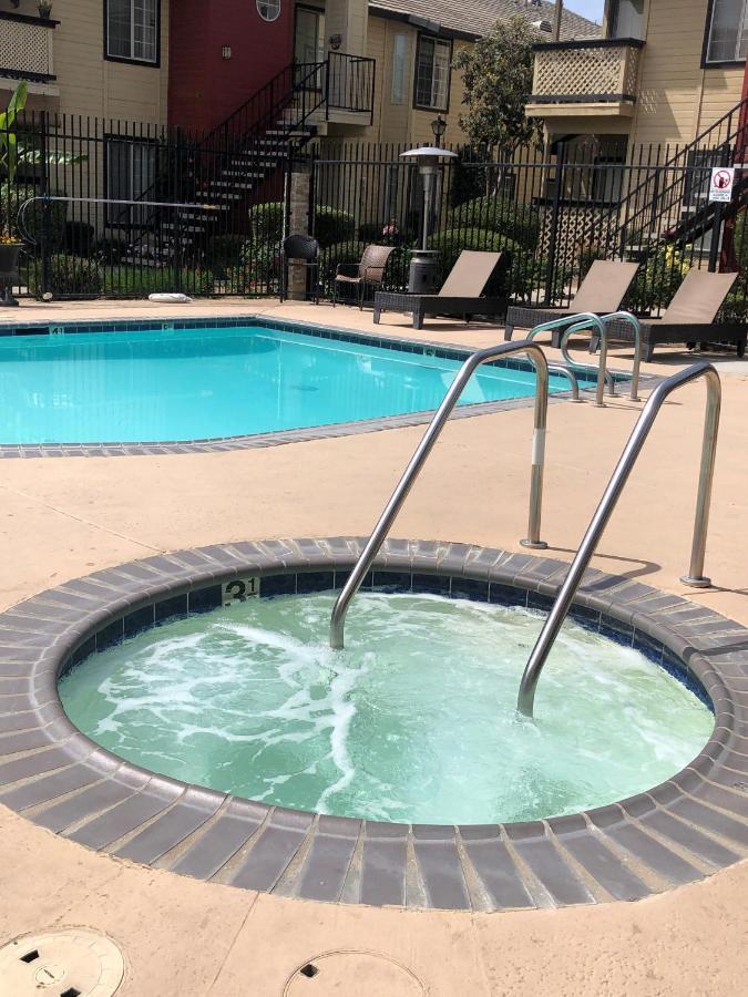 Whispering Meadows Apartments بيكرسفيلد المظهر الخارجي الصورة