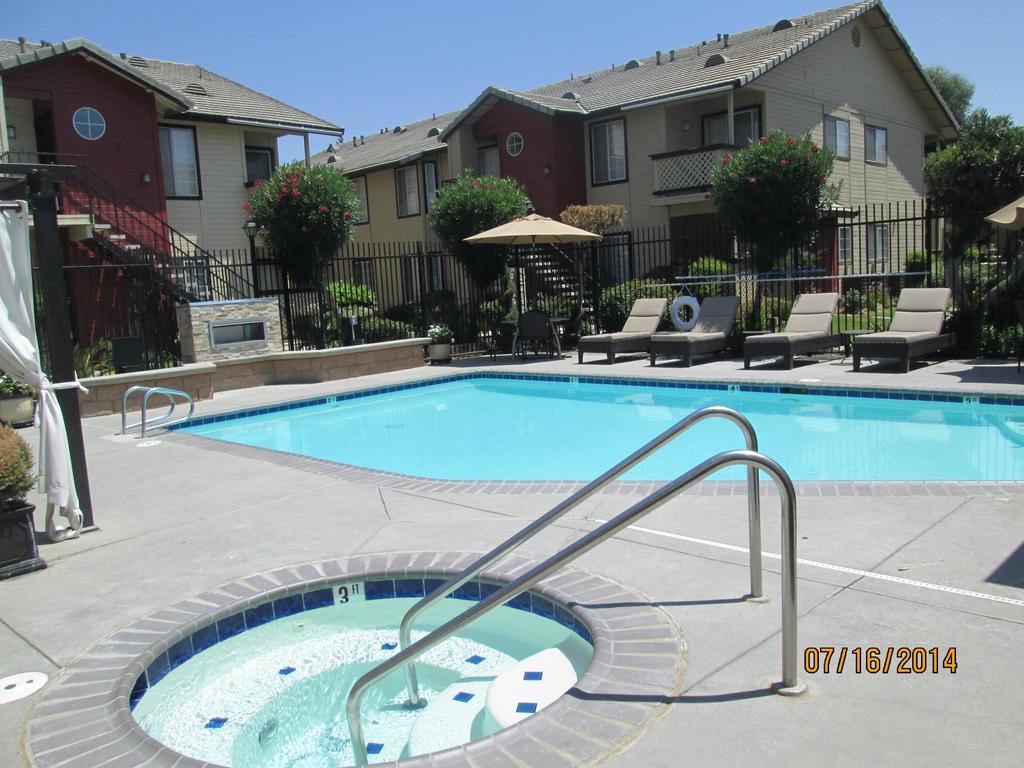 Whispering Meadows Apartments بيكرسفيلد المظهر الخارجي الصورة