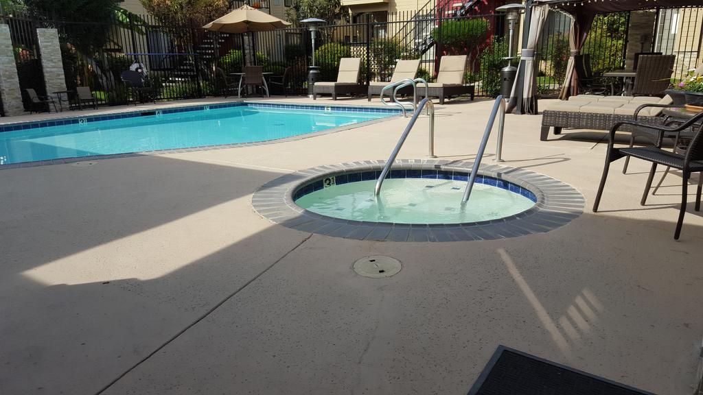 Whispering Meadows Apartments بيكرسفيلد المظهر الخارجي الصورة